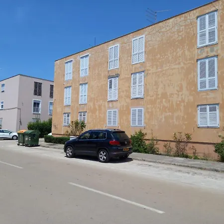 Apartment Apartman Zara *